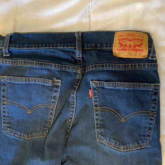 Levi’s 502 Regular Taper Dark Wash Jeans - Picture 5 of 9